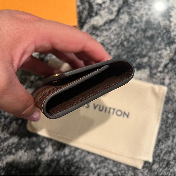 EUC Louis Vuitton 6 Key Holder in Damier Ebene with packaging - Picture 4 of 9